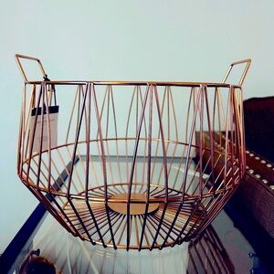 NWT Rose gold wire metal round basket